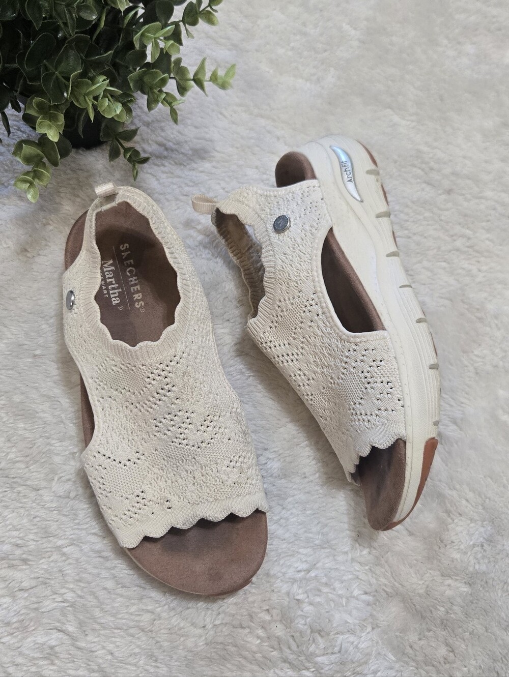 Skechers x Martha Stewart Cream Crochet Arch Fit Boho Cottagecore Sandals, ~8.5